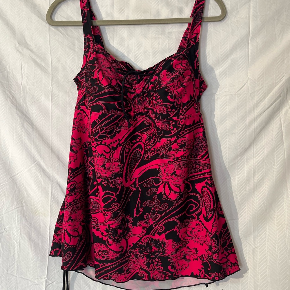 Floral Pink and Black Women's Swimsuit Top. 18W